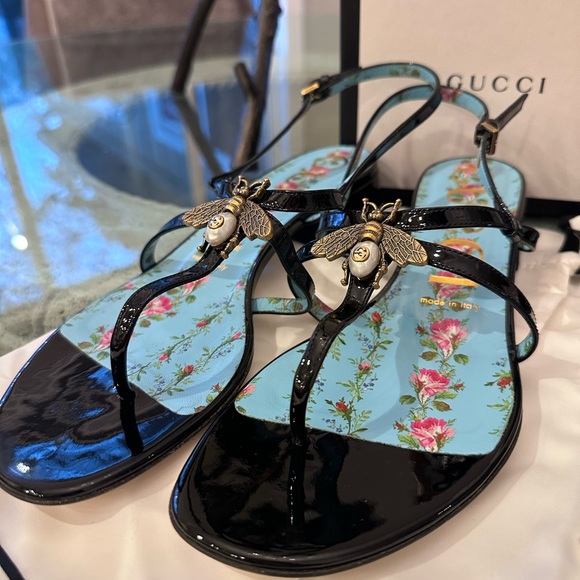 $850 Gucci New in Box Black Patent Leather Bee  Sandals sz 39 (8) - Picture 2 of 15